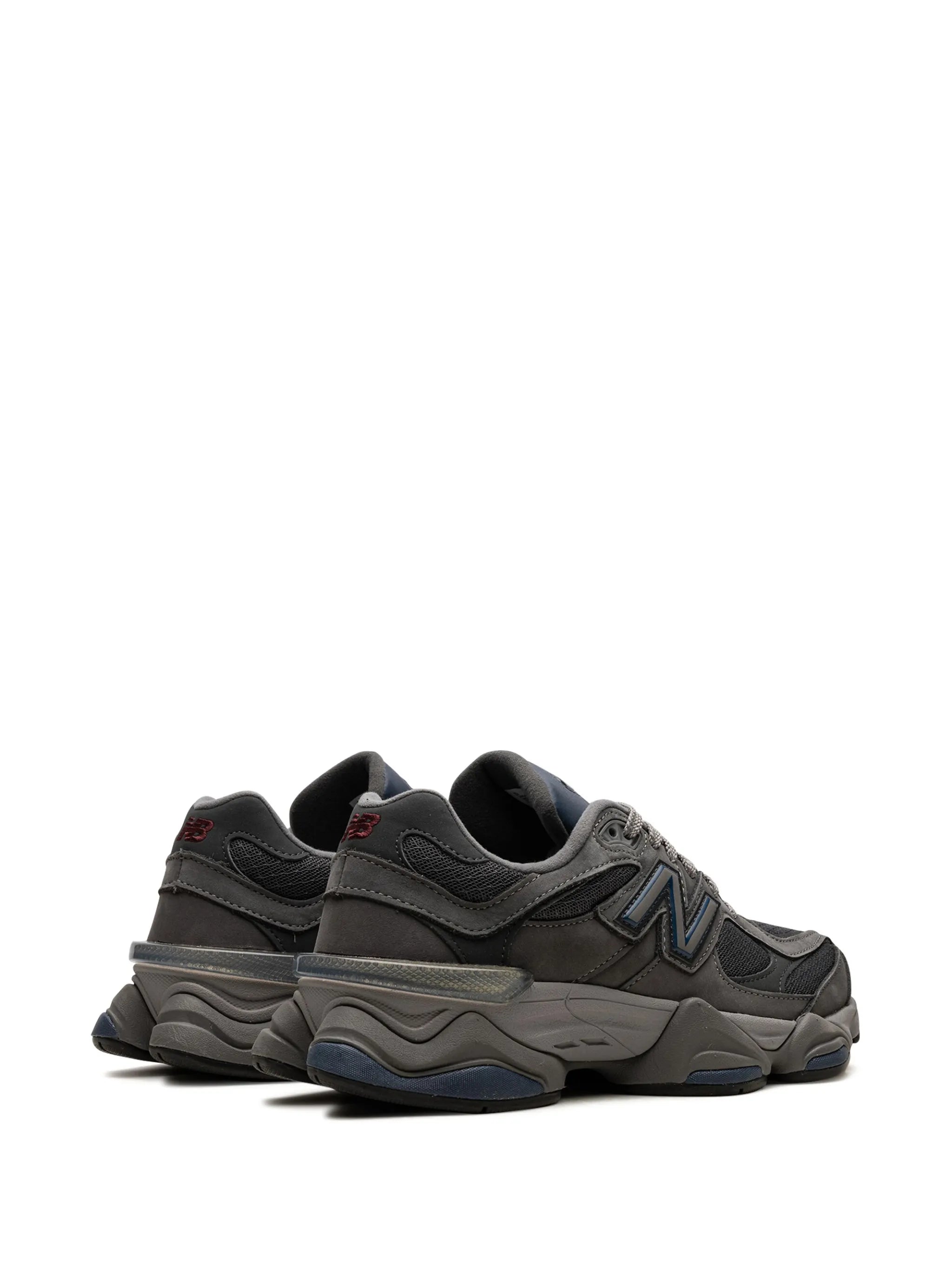 Baskets grises à empiècements en daim New Balance 9060 