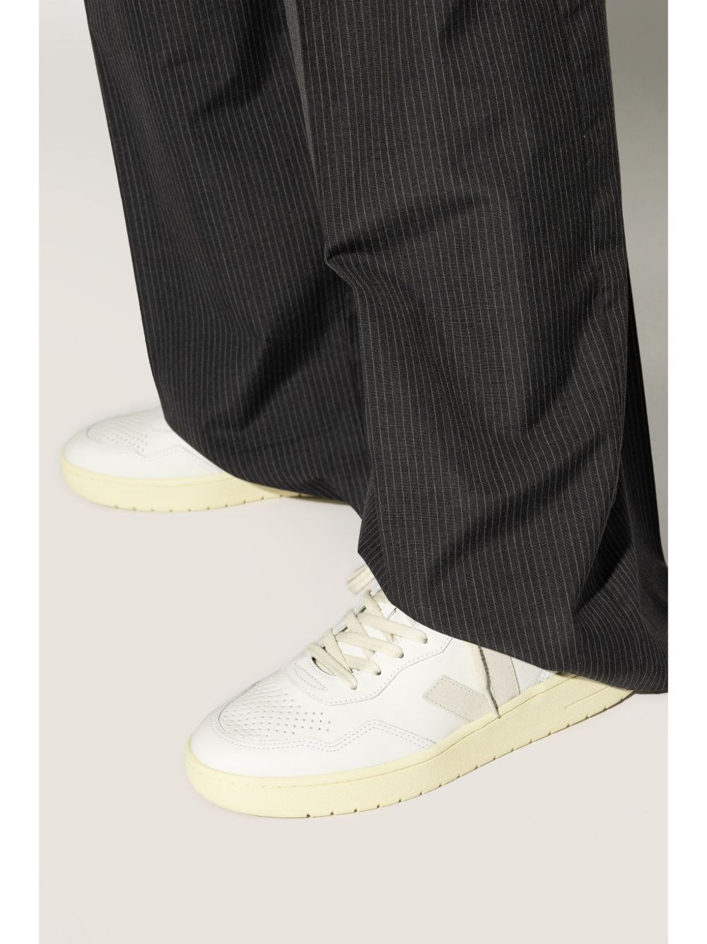 VEJA V90 sneakers